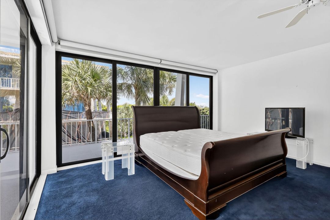 合同活跃: $1,695,000 (2 贝兹, 2 浴室, 1868 平方英尺)