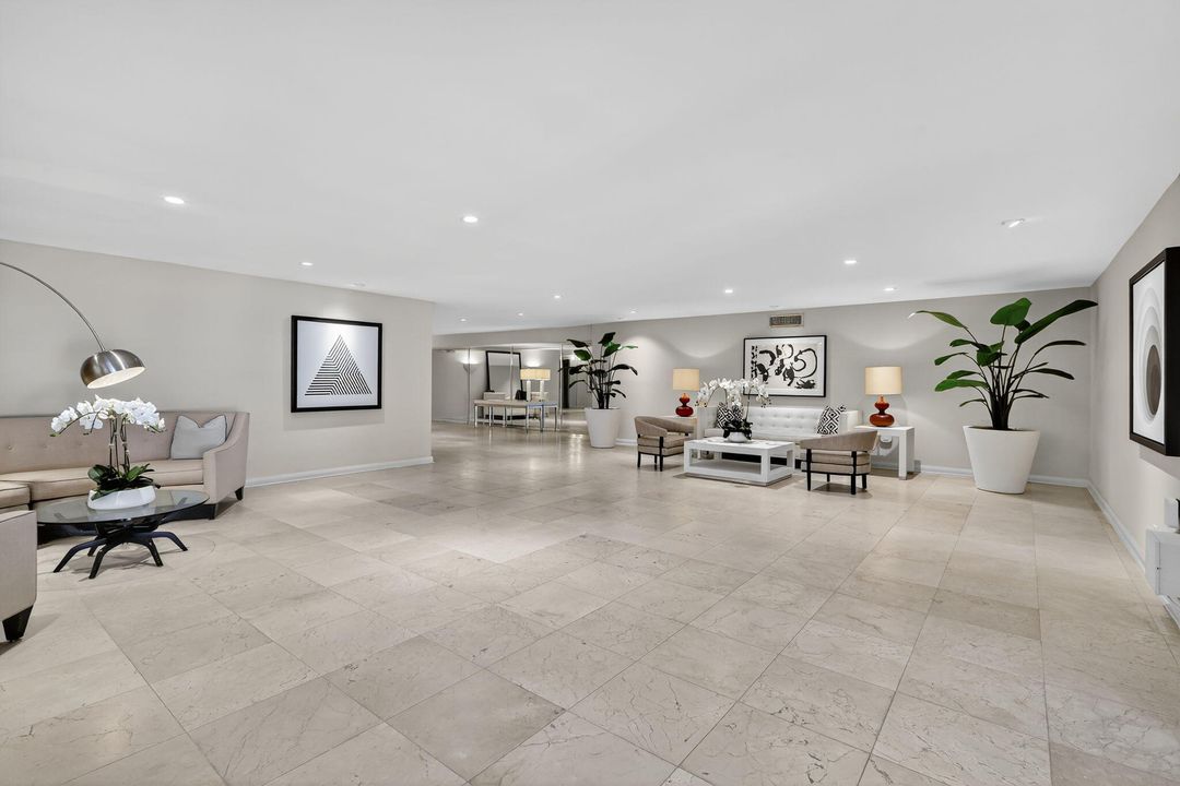 合同活跃: $1,695,000 (2 贝兹, 2 浴室, 1868 平方英尺)