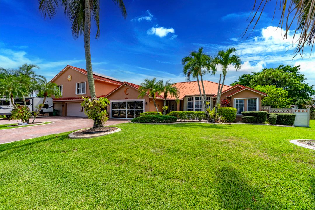 Recently Sold: $799,000 (6 beds, 3 baths, 2818 Square Feet)