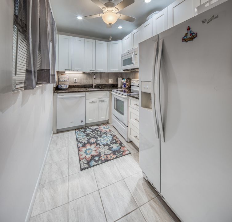 Active With Contract: $112,900 (1 beds, 1 baths, 720 Square Feet)