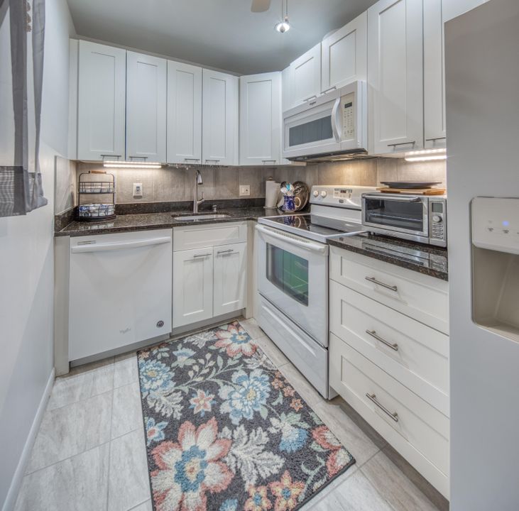 Active With Contract: $112,900 (1 beds, 1 baths, 720 Square Feet)