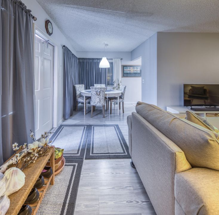 Active With Contract: $112,900 (1 beds, 1 baths, 720 Square Feet)