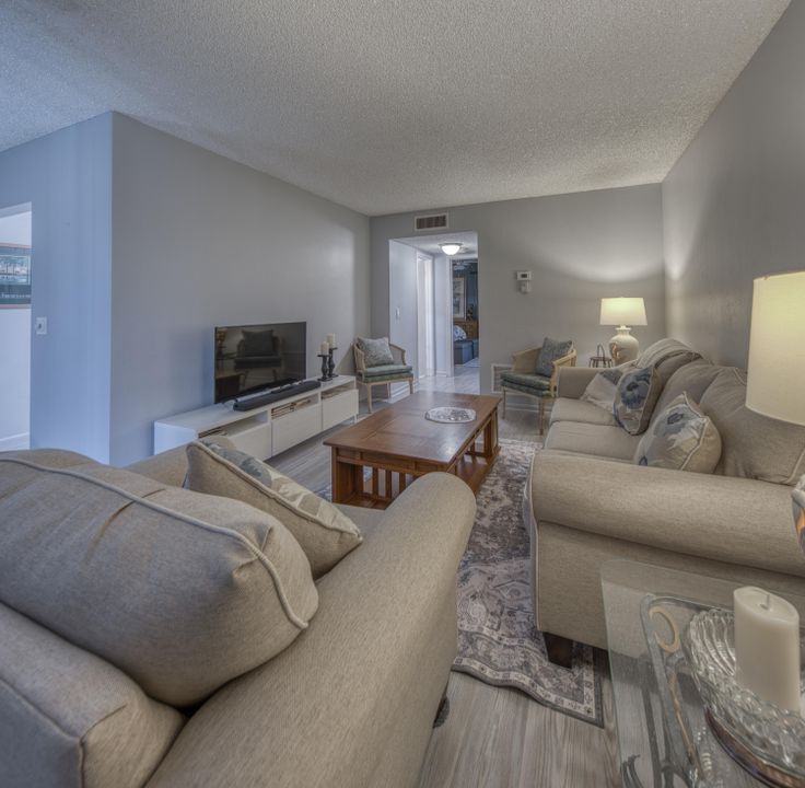 Active With Contract: $112,900 (1 beds, 1 baths, 720 Square Feet)