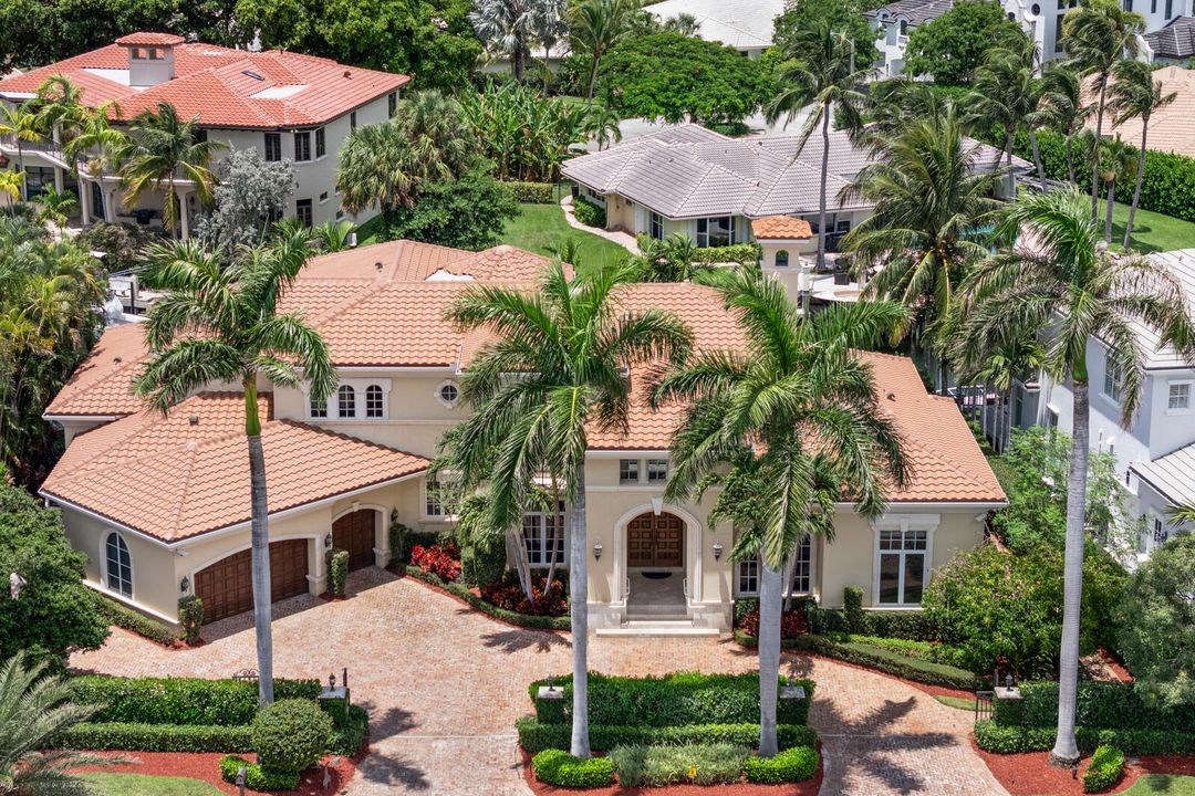 Под контрактом: $6,295,000 (6 спален, 6 ванн, 5205 Квадратных фут)