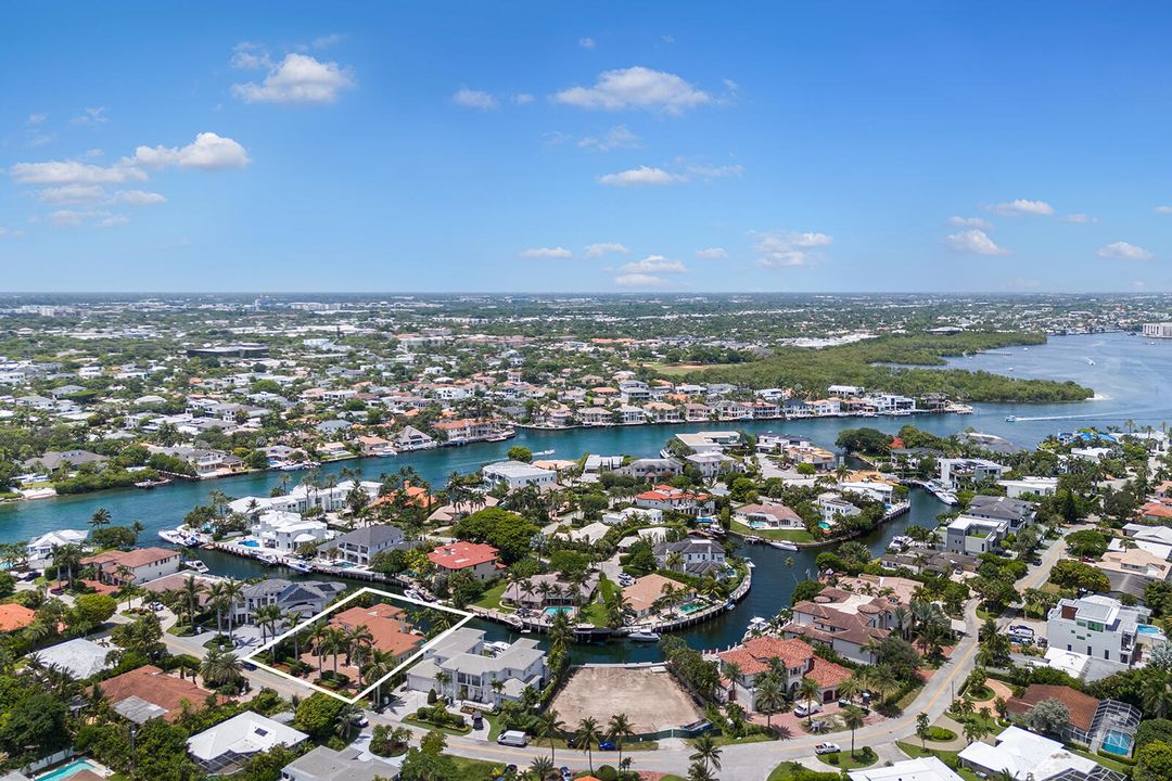 Под контрактом: $6,295,000 (6 спален, 6 ванн, 5205 Квадратных фут)