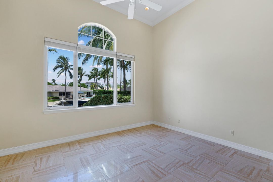 Под контрактом: $6,295,000 (6 спален, 6 ванн, 5205 Квадратных фут)