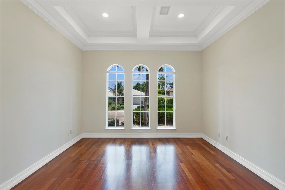 Под контрактом: $6,295,000 (6 спален, 6 ванн, 5205 Квадратных фут)