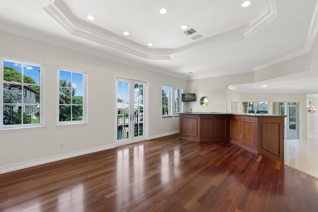 Под контрактом: $6,295,000 (6 спален, 6 ванн, 5205 Квадратных фут)