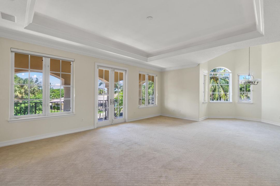 Под контрактом: $6,295,000 (6 спален, 6 ванн, 5205 Квадратных фут)