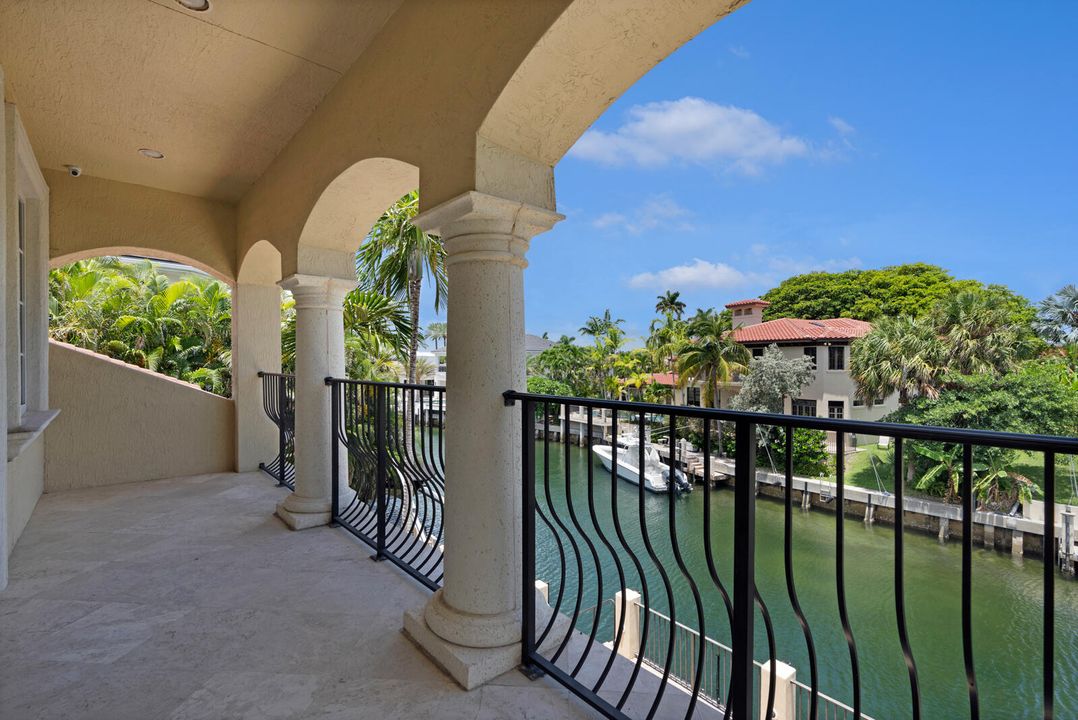 Под контрактом: $6,295,000 (6 спален, 6 ванн, 5205 Квадратных фут)