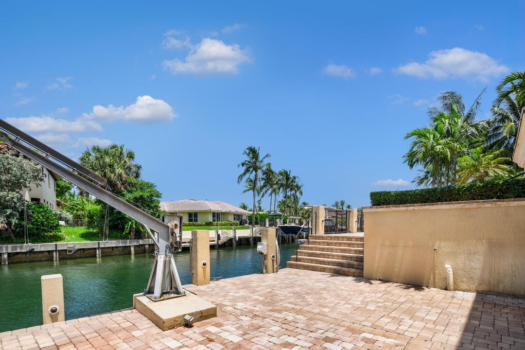 Под контрактом: $6,295,000 (6 спален, 6 ванн, 5205 Квадратных фут)