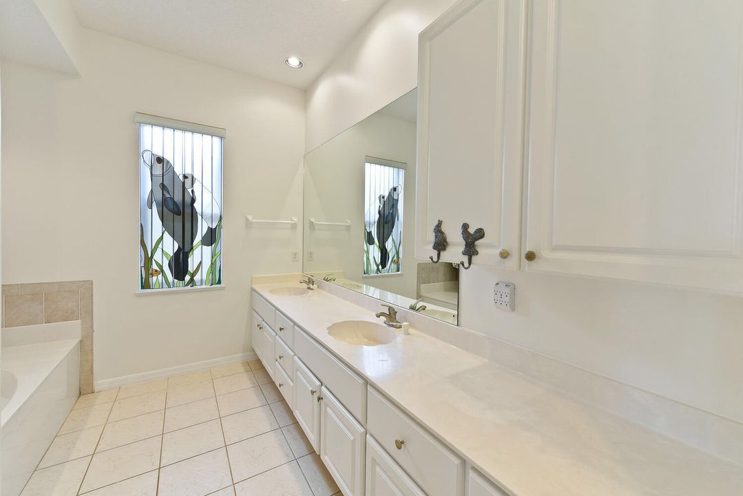 For Sale: $975,000 (3 beds, 2 baths, 3349 Square Feet)