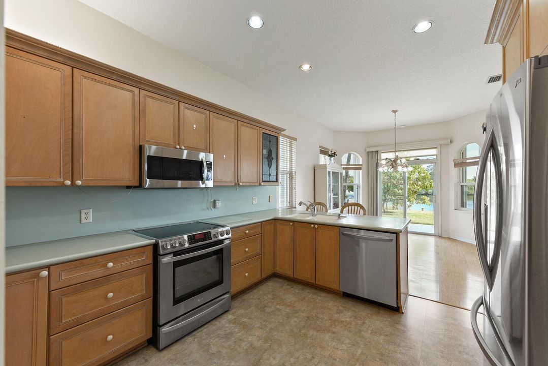 For Sale: $975,000 (3 beds, 2 baths, 3349 Square Feet)