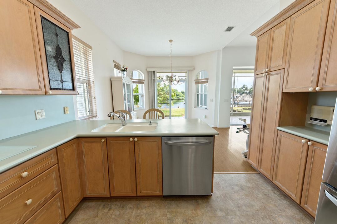 For Sale: $975,000 (3 beds, 2 baths, 3349 Square Feet)