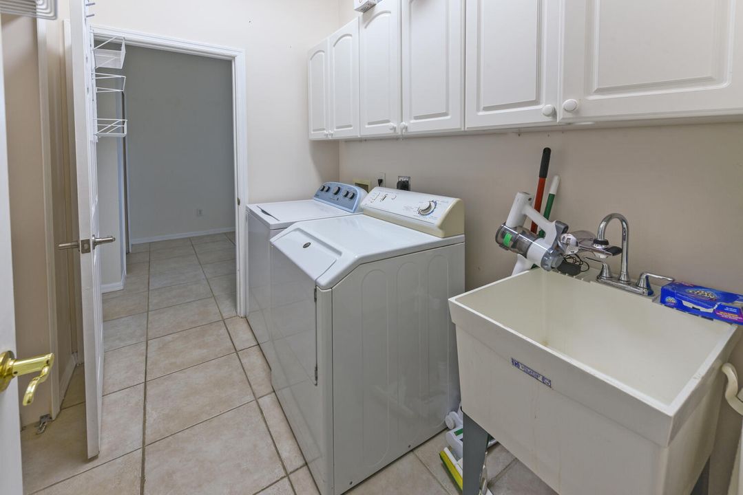 For Sale: $975,000 (3 beds, 2 baths, 3349 Square Feet)