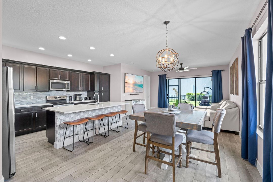 Active With Contract: $520,000 (3 beds, 2 baths, 1662 Square Feet)