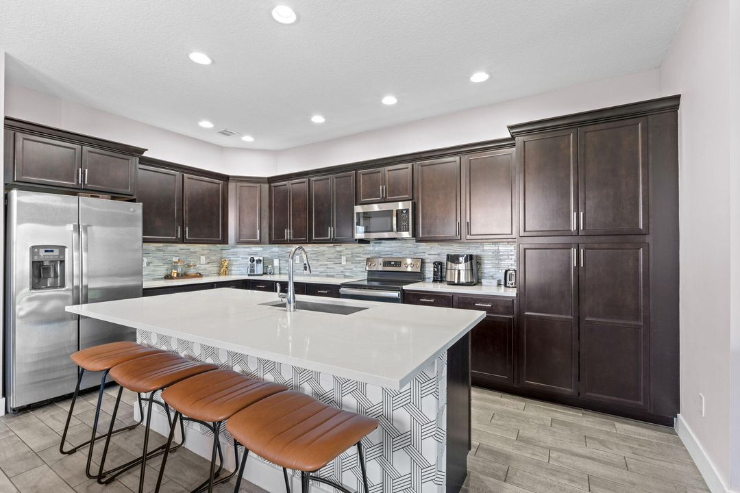 Active With Contract: $520,000 (3 beds, 2 baths, 1662 Square Feet)