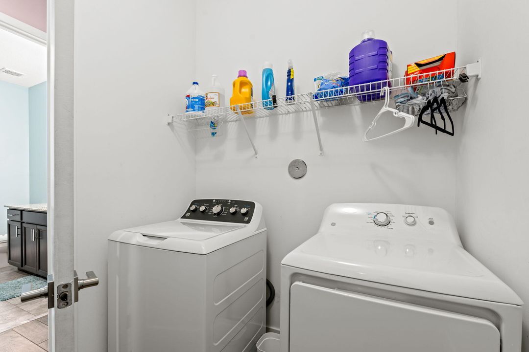 Active With Contract: $520,000 (3 beds, 2 baths, 1662 Square Feet)