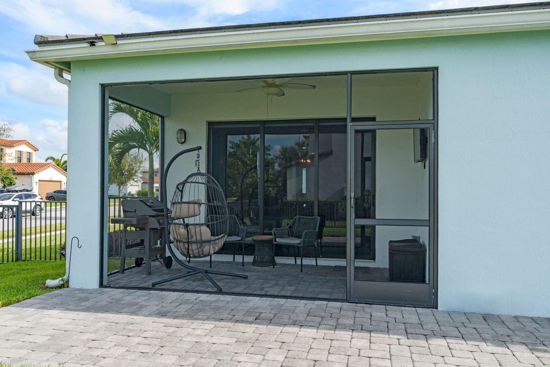 Active With Contract: $520,000 (3 beds, 2 baths, 1662 Square Feet)