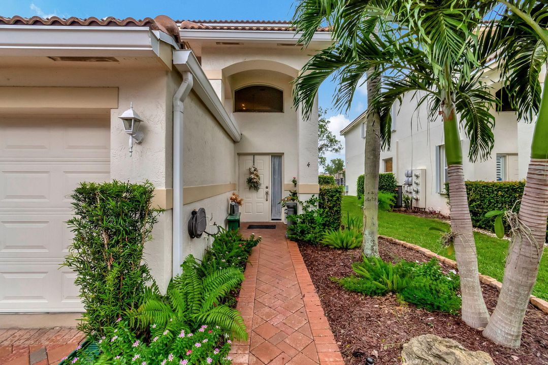 Activo con contrato: $4,500 (3 camas, 2 baños, 1523 Pies cuadrados)