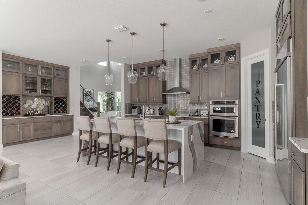 На продажу: $2,675,000 (5 спален, 5 ванн, 4249 Квадратных фут)