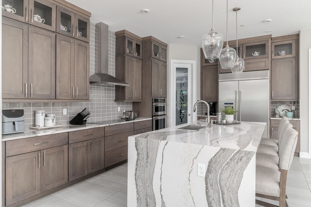 На продажу: $2,675,000 (5 спален, 5 ванн, 4249 Квадратных фут)