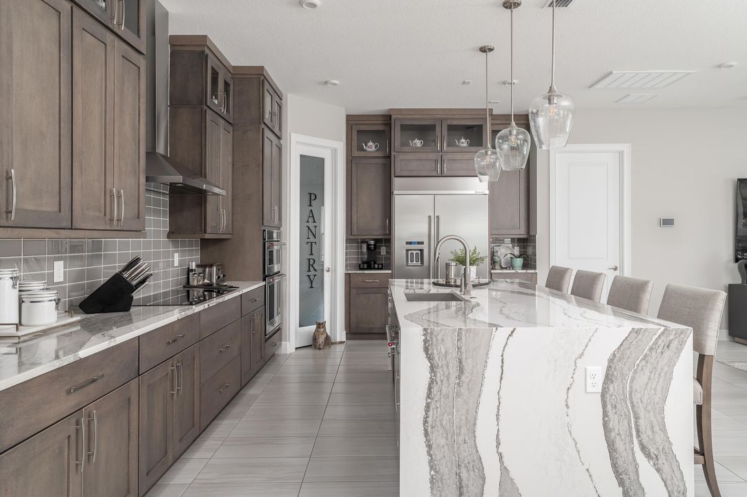 На продажу: $2,675,000 (5 спален, 5 ванн, 4249 Квадратных фут)