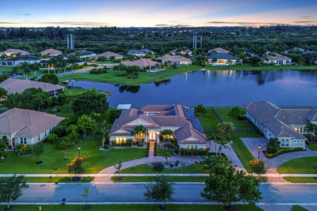 For Sale: $2,449,000 (4 beds, 4 baths, 4921 Square Feet)