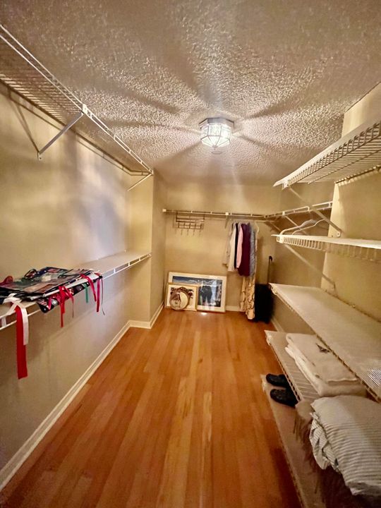 合同活跃: $5,500 (3 贝兹, 4 浴室, 2478 平方英尺)