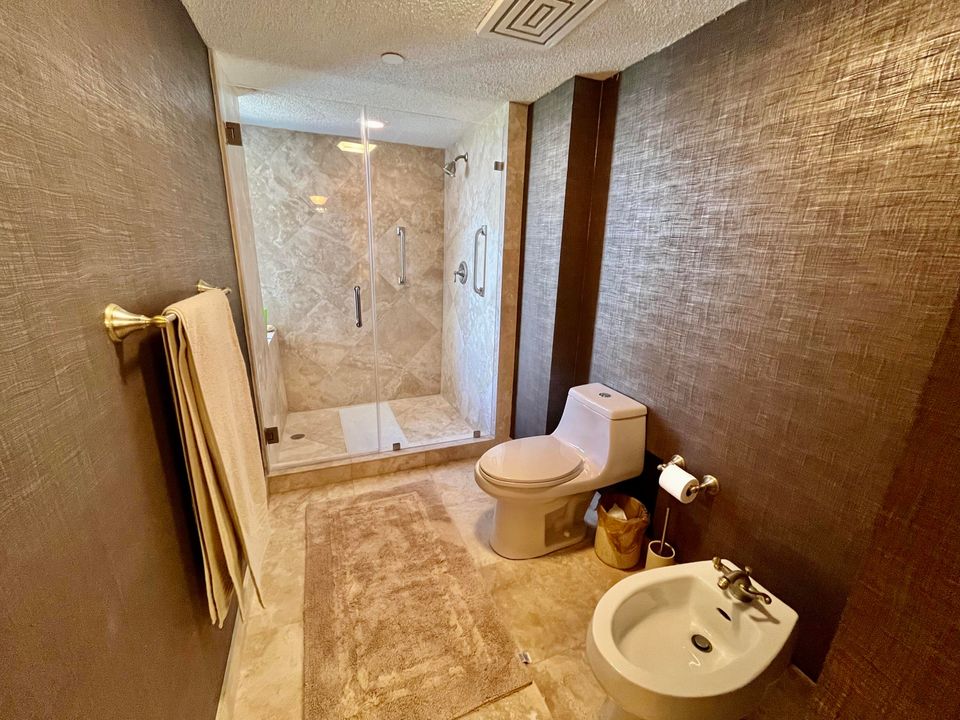 合同活跃: $5,500 (3 贝兹, 4 浴室, 2478 平方英尺)