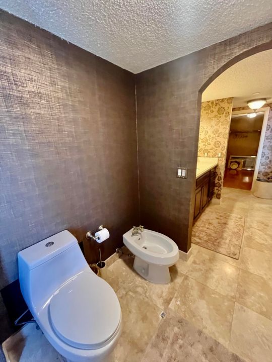 合同活跃: $5,500 (3 贝兹, 4 浴室, 2478 平方英尺)