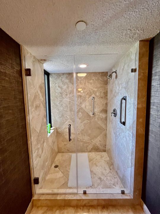 合同活跃: $5,500 (3 贝兹, 4 浴室, 2478 平方英尺)