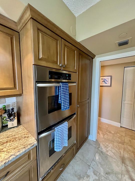 合同活跃: $5,500 (3 贝兹, 4 浴室, 2478 平方英尺)