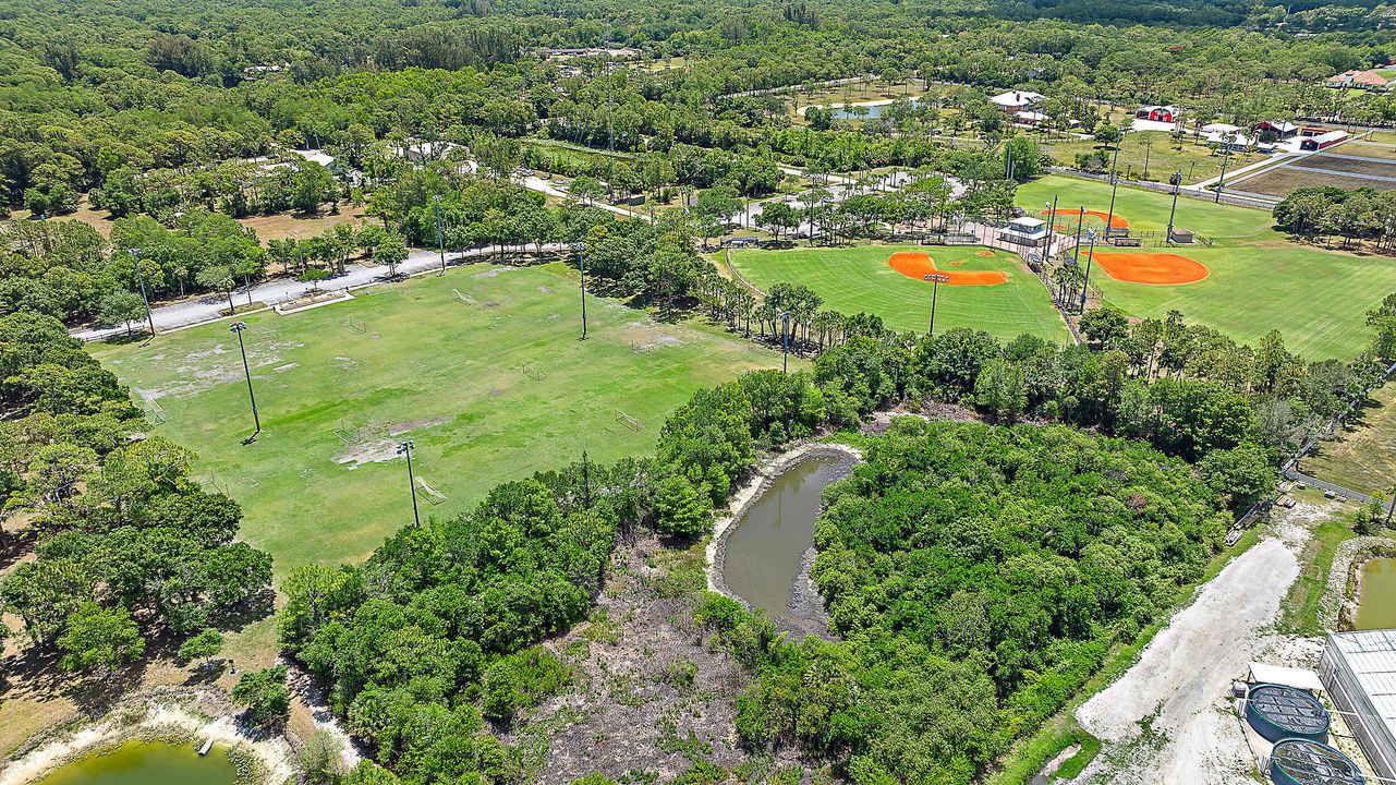 合同活跃: $675,000 (3 贝兹, 2 浴室, 1598 平方英尺)