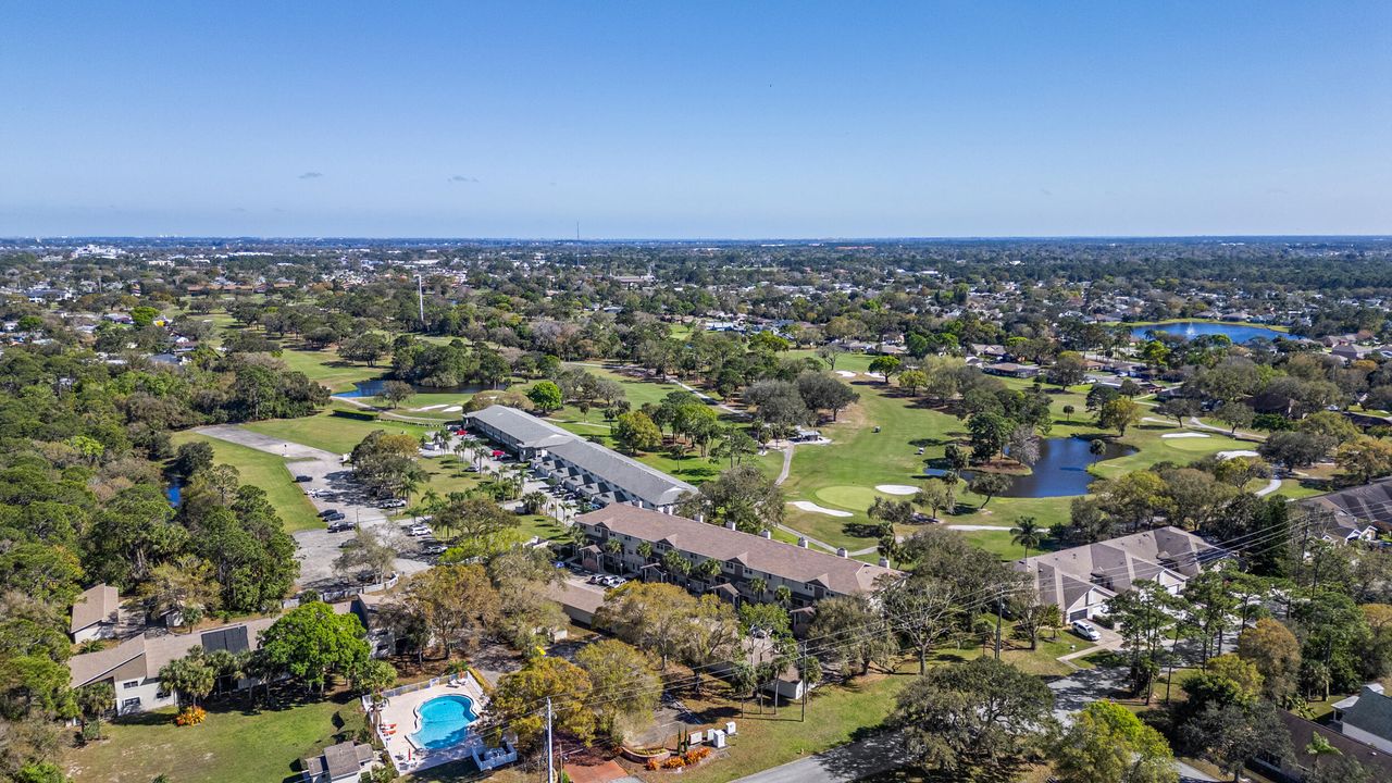 For Sale: $159,900 (2 beds, 2 baths, 1050 Square Feet)