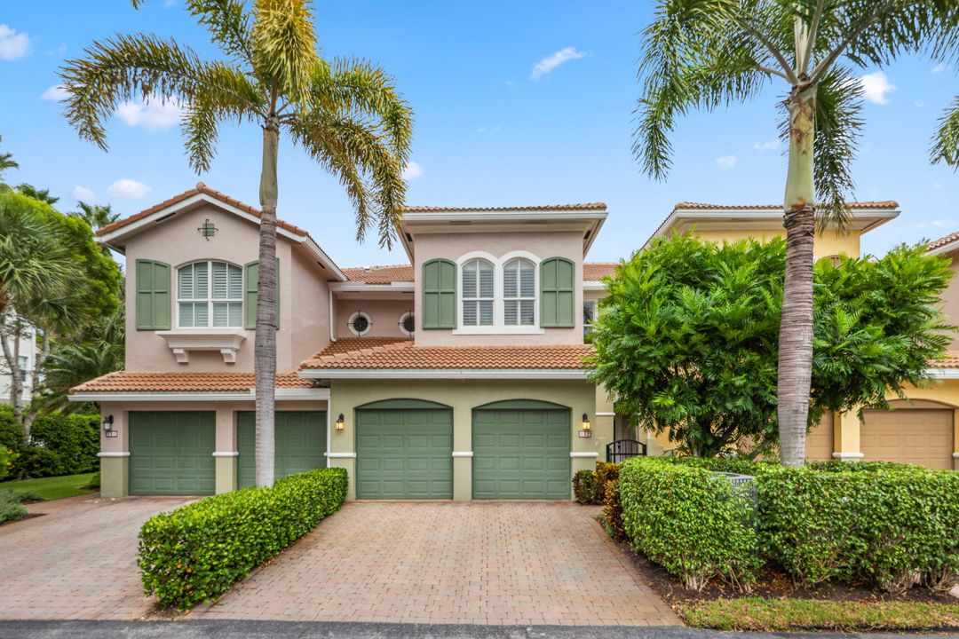 Под контрактом: $1,295,000 (3 спален, 2 ванн, 2433 Квадратных фут)