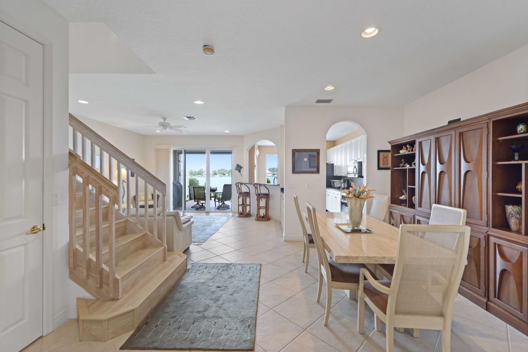 Под контрактом: $1,295,000 (3 спален, 2 ванн, 2433 Квадратных фут)