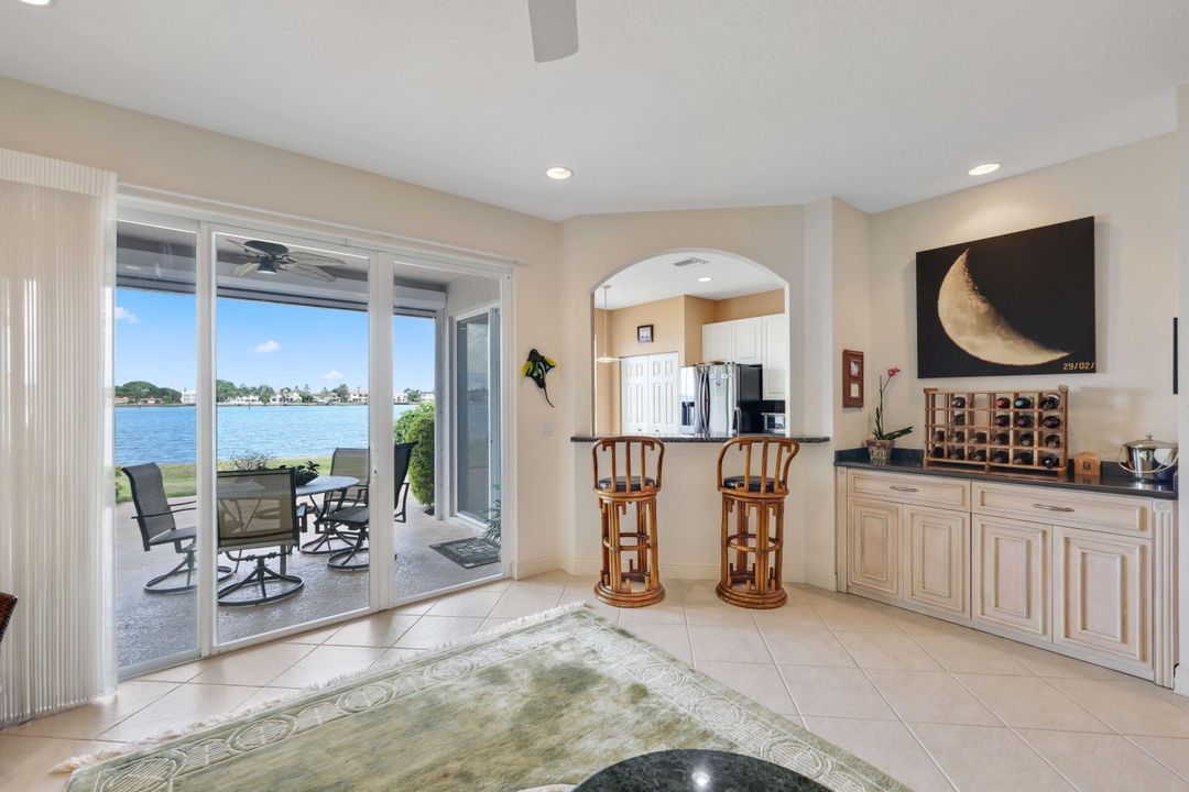 Под контрактом: $1,295,000 (3 спален, 2 ванн, 2433 Квадратных фут)