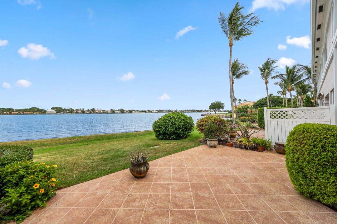 Под контрактом: $1,295,000 (3 спален, 2 ванн, 2433 Квадратных фут)