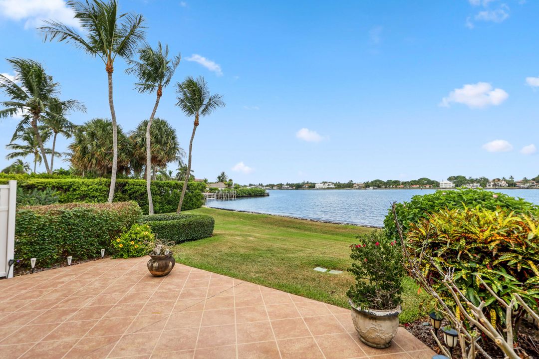 Под контрактом: $1,295,000 (3 спален, 2 ванн, 2433 Квадратных фут)