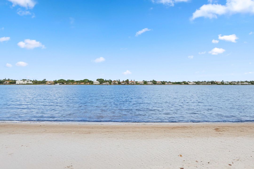 Под контрактом: $1,295,000 (3 спален, 2 ванн, 2433 Квадратных фут)