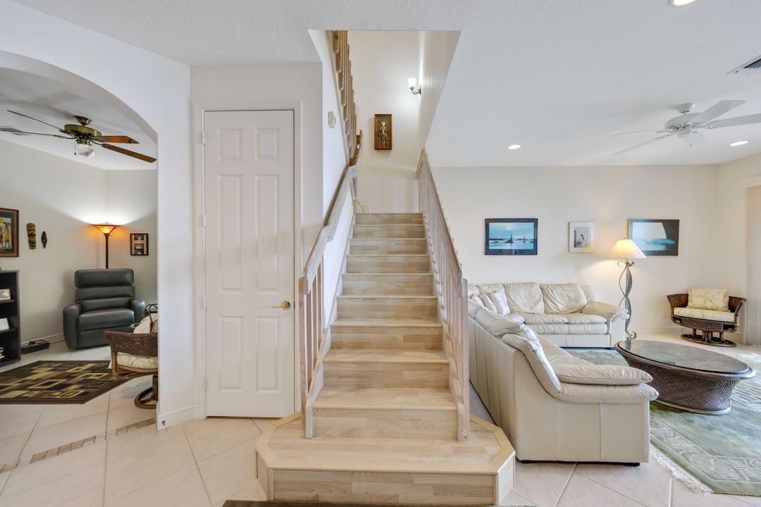 Под контрактом: $1,295,000 (3 спален, 2 ванн, 2433 Квадратных фут)