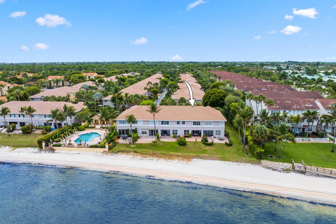 Под контрактом: $1,295,000 (3 спален, 2 ванн, 2433 Квадратных фут)