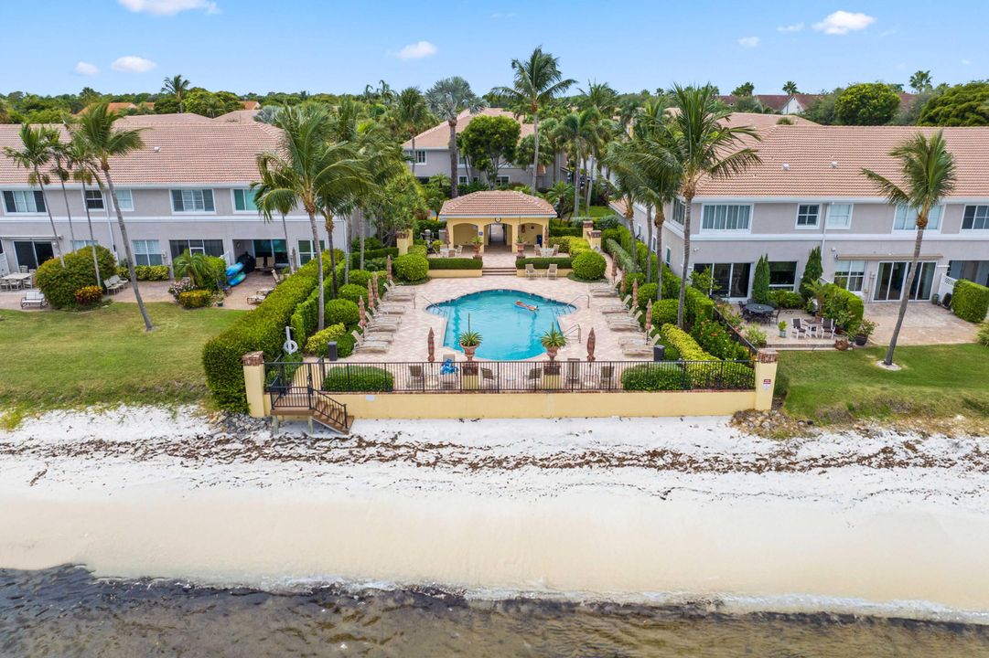 Под контрактом: $1,295,000 (3 спален, 2 ванн, 2433 Квадратных фут)