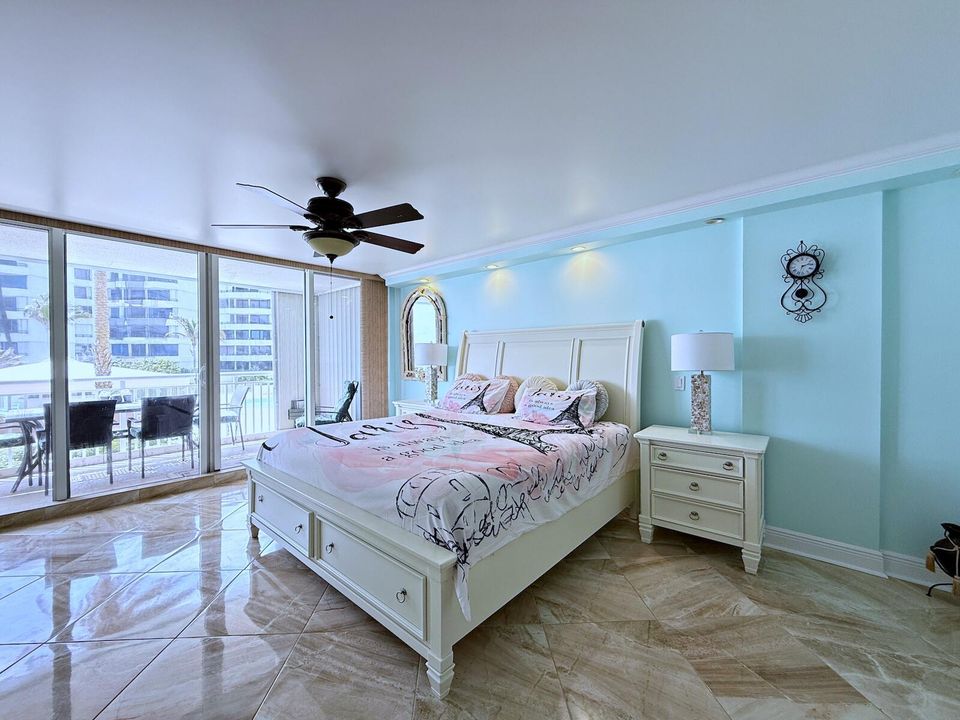 Activo con contrato: $11,000 (2 camas, 2 baños, 1402 Pies cuadrados)