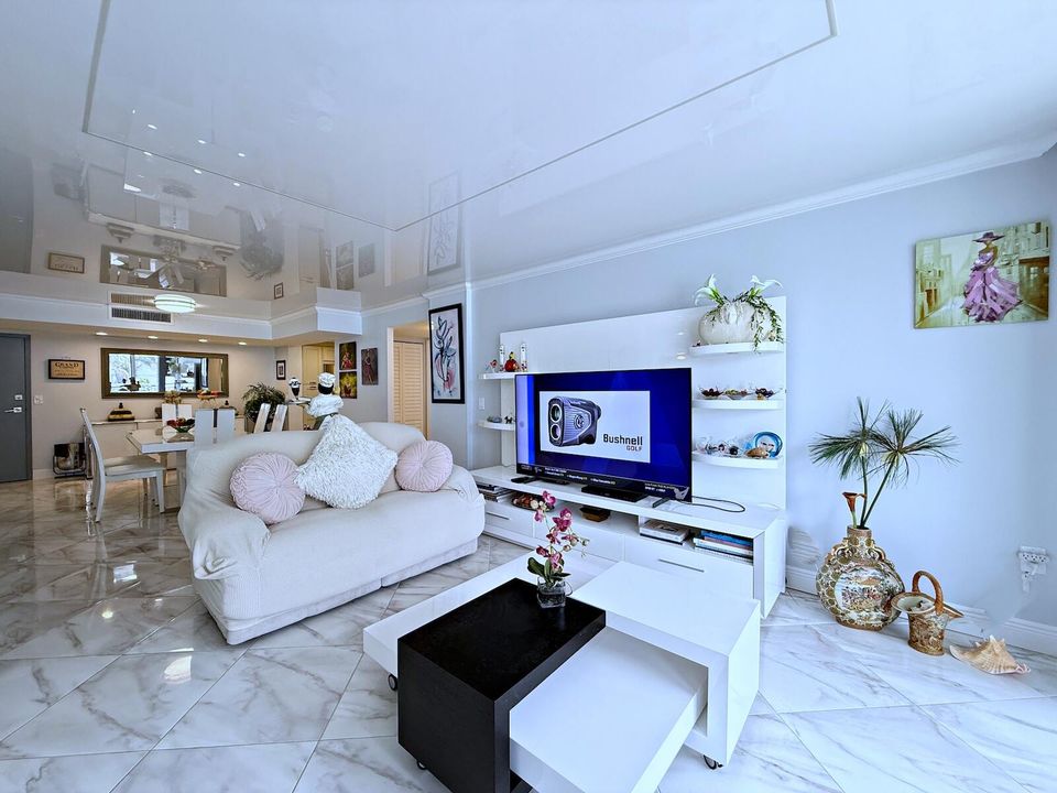 Activo con contrato: $11,000 (2 camas, 2 baños, 1402 Pies cuadrados)