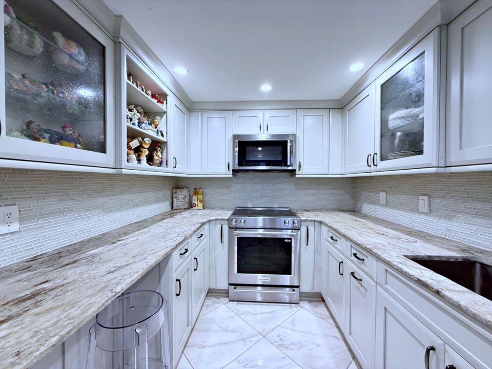 Activo con contrato: $11,000 (2 camas, 2 baños, 1402 Pies cuadrados)