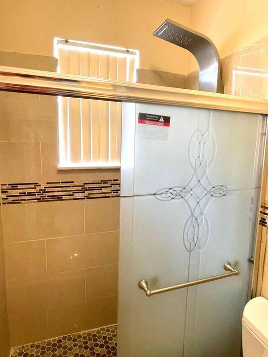 For Rent: $5,550 (5 beds, 3 baths, 3483 Square Feet)