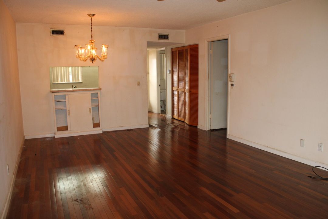 For Sale: $90,000 (1 beds, 1 baths, 660 Square Feet)