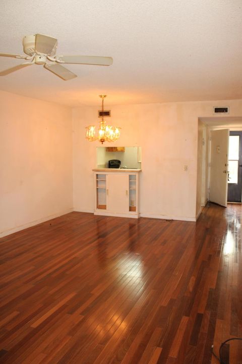 For Sale: $90,000 (1 beds, 1 baths, 660 Square Feet)